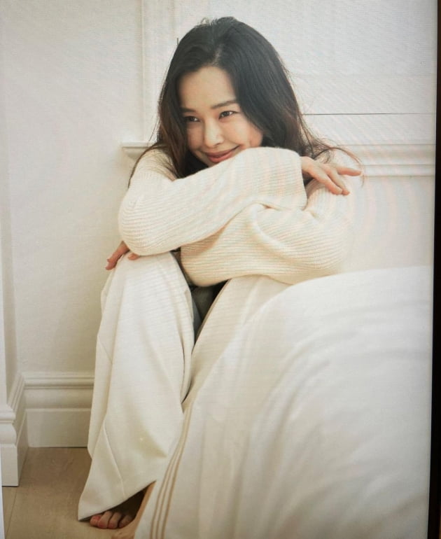 딸 있는 '꿀엄마' 이하늬, 출산 4개월째인데 침대 위 각선美 폭발[TEN★]