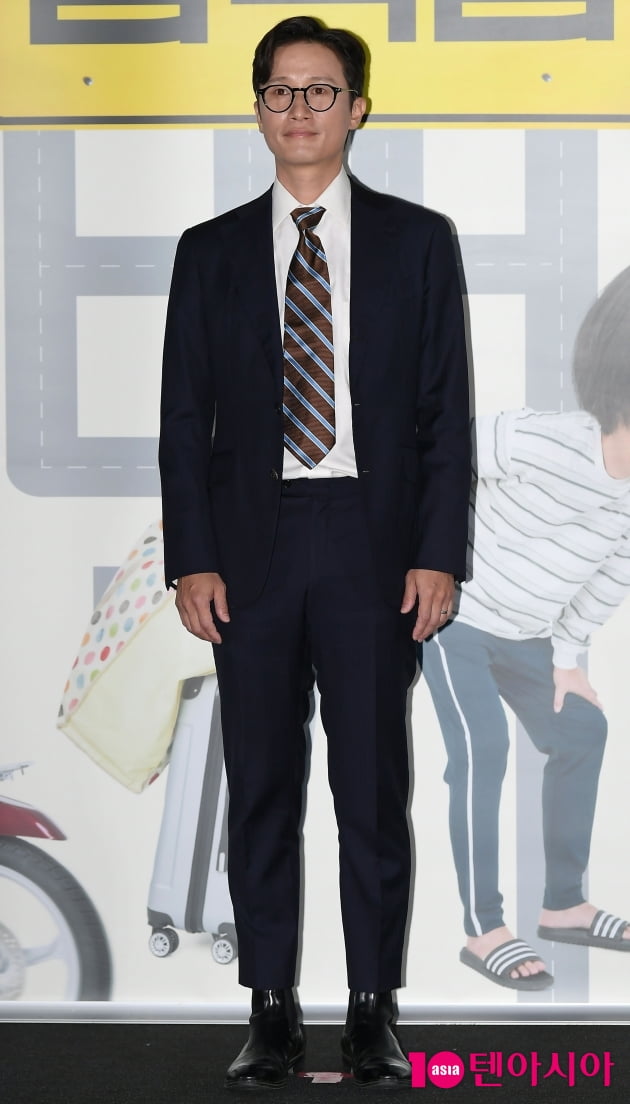 [TEN 포토] 송새벽 '깔끔한 수트핏'