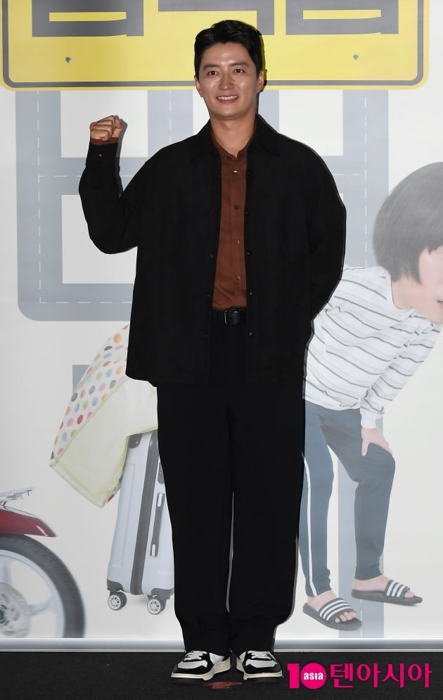 [TEN 포토] 인교진 '신스틸러 힘찬 파이팅!'