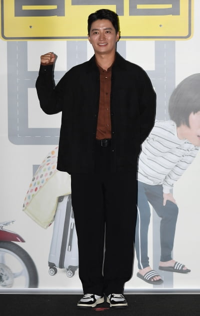 [TEN 포토] 인교진 '신스틸러 힘찬 파이팅!'