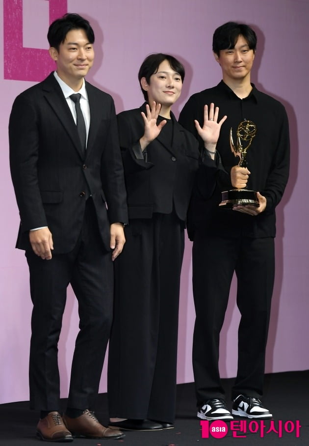 넷플릭스 시리즈 '오징어 게임'의 에미상 수상 기념 간담회가 16일 서울 소동공 웨스틴 조선호텔에서 열렸다. / 사진=조준원 기자 wizard333@