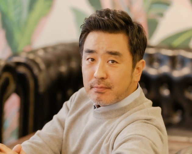 [TEN인터뷰] 류승룡 "평범한 걸 거부하고 뜨거웠던 나, 인생이 아름다운 순간은 요즘"