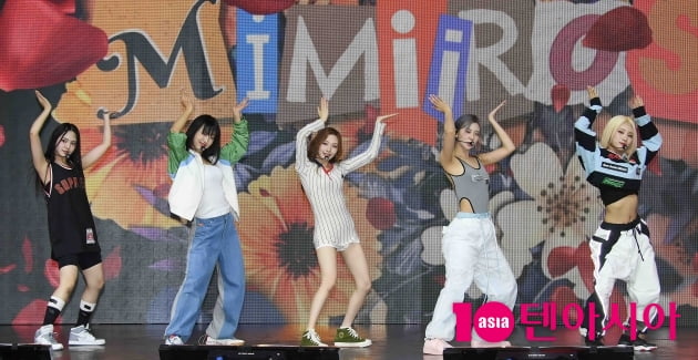 [TEN 포토] 미미로즈 '떨리는 데뷔 무대'