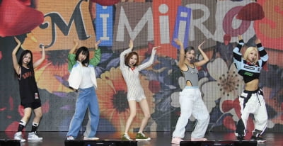 [TEN 포토] 미미로즈 '떨리는 데뷔 무대'