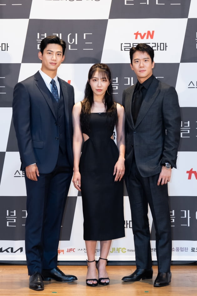 [종합] 에이핑크X2PM의 만남…아이돌 출신들의 감각적인 장르물('블라인드')
