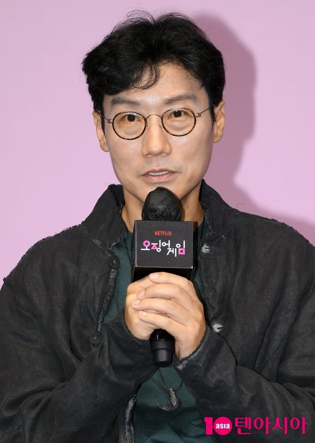 [TEN 포토] 오징어게임 황동혁 감독, "이정재 확 늙을까봐 빨리 시즌2 가야할듯"