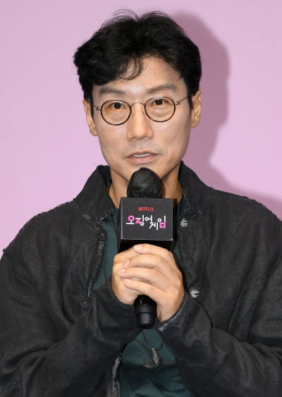 [TEN 포토] 오징어게임 황동혁 감독, "이정재 확 늙을까봐 빨리 시즌2 가야할듯"