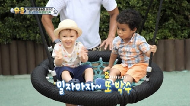 [종합] '박주호 딸' 나은, 아빠 닮아 '운동DNA'…리듬체조 섭렵→체조 요정('슈돌')