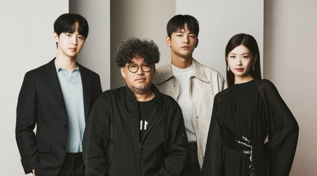 장동윤 토론토 입성…'늑대사냥' 서인국→정소민 완전체 "첫 일정 시작"