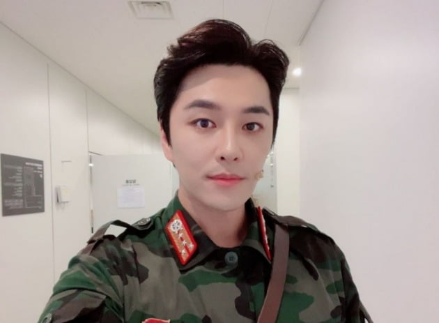 현빈된 민우혁, 뮤지컬 '사랑의 불시착' 첫공 소감 "뜨거운 함성·박수 감동"[TEN★]