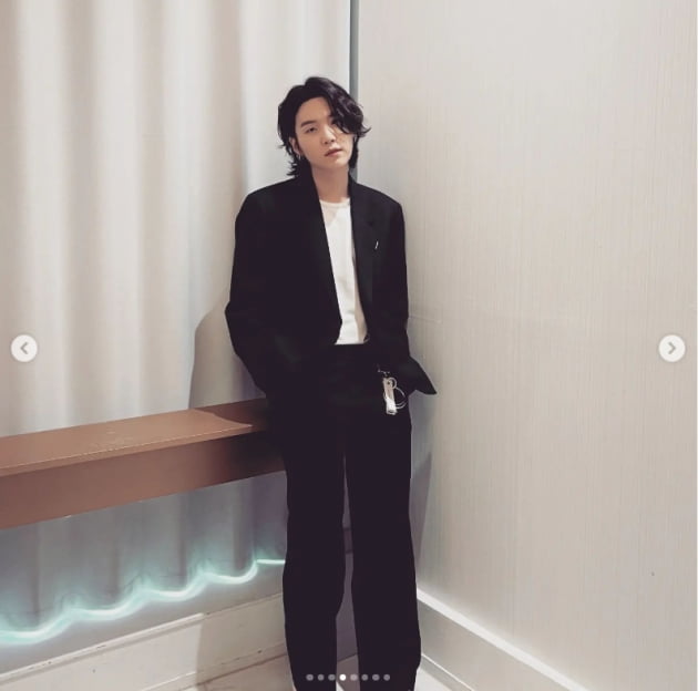 BTS 슈가, 깔끔한 블랙&화이트...오늘도 멋짐[TEN★]