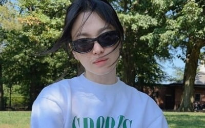 송혜교, 선글라스 끼고 '힙한 매력' 과시…천상 여배우 미모[TEN★]