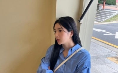 권은비, 감탄 나오는 청순·화사 비주얼…청청패션도 찰떡[TEN★]