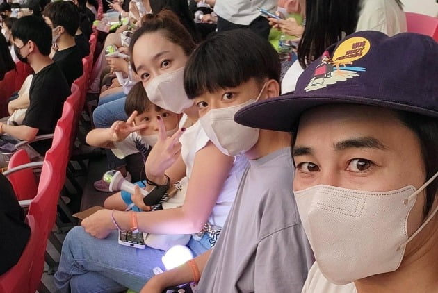 장인희, ♥정태우 찬스로 아이유 콘서트 관람 "완벽 공연, 디즈니랜드 온 줄"[TEN★]