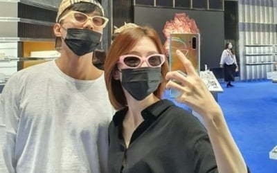 19금 스킨십 편집 당했던 '돌싱' 한정민♥조예영, 커플템까지 착용하고 당당 럽스타 [TEN★]