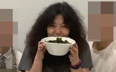 '슈스스' 한혜연, 훈남들 양옆에 끼고…생일상까지 받았네[TEN★]