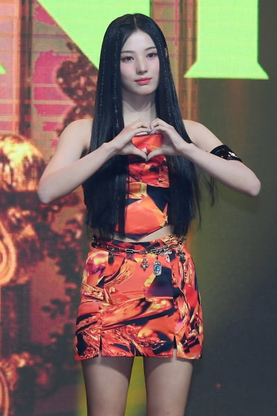 [TEN 포토] 엔믹스 지니 '여유 넘치는 포즈'