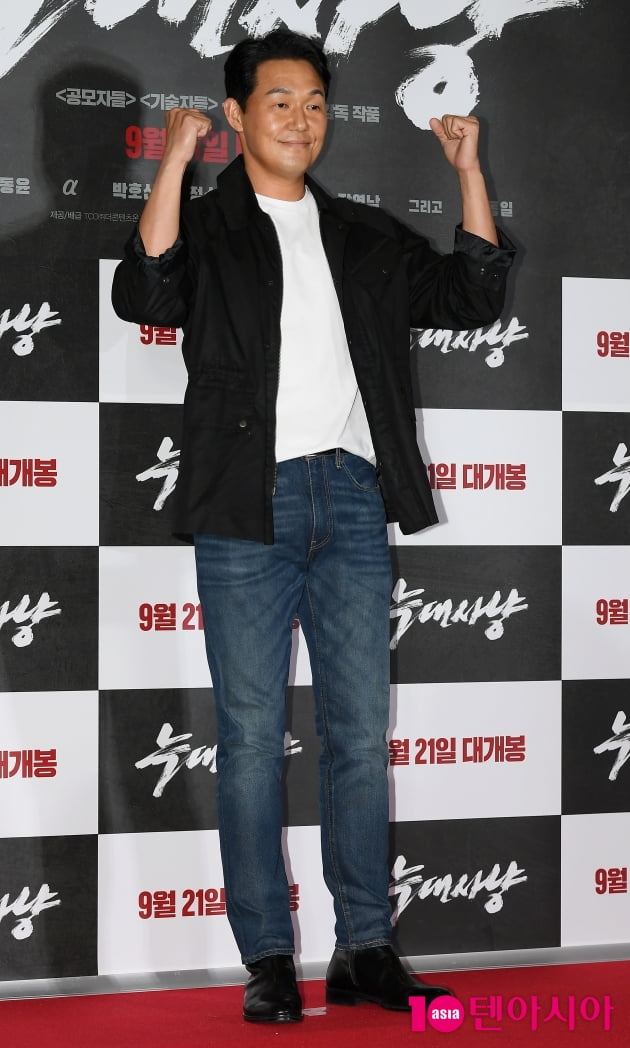 [TEN 포토] 박성웅 '늑대사냥 파이팅!'