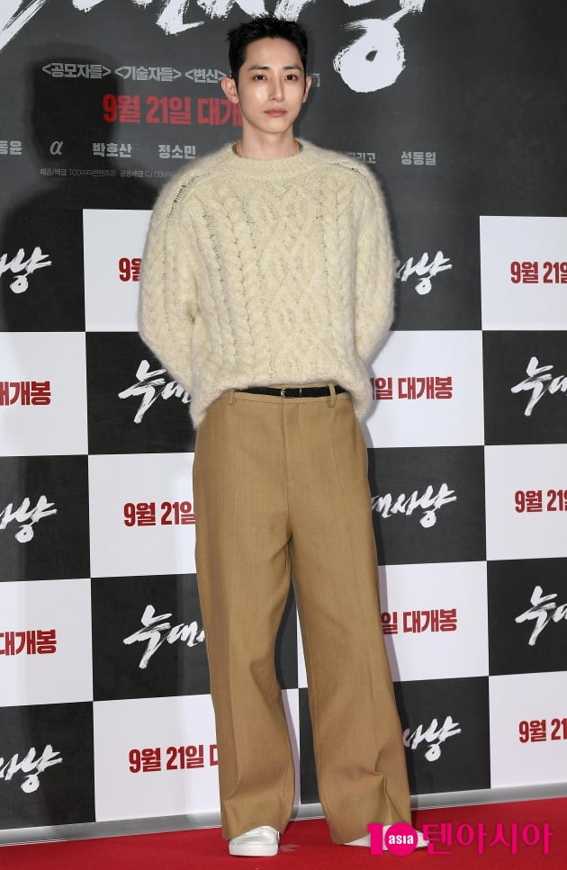 [TEN 포토] 이수혁 '패셔니스타의 화려한 외출'
