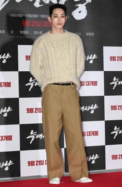 [TEN 포토] 이수혁 '패셔니스타의 화려한 외출'