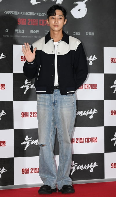 [TEN 포토] 진영 '훈내 진동하는 외모'