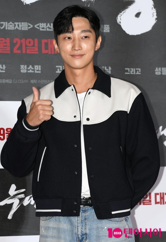 [TEN 포토] 진영 '늑대사냥 응원합니다'