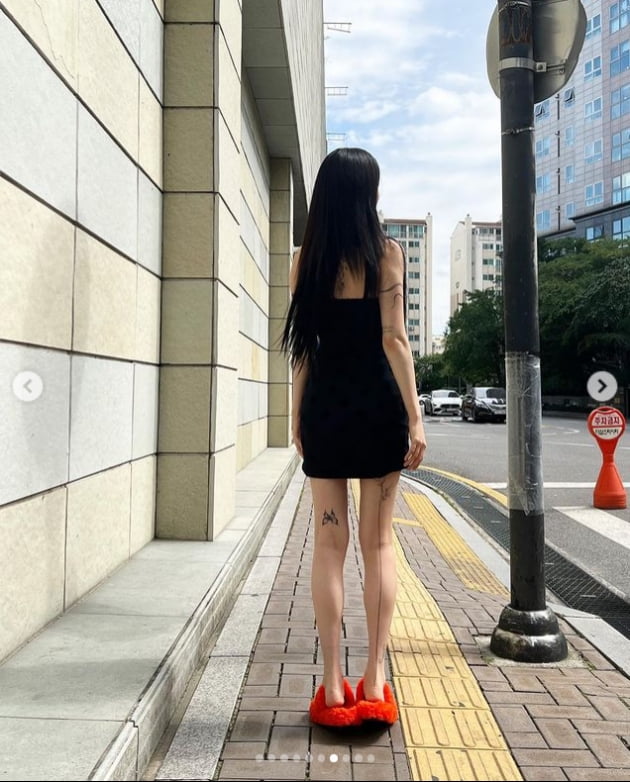 나나, 시선강탈 섹시 타투...유혹의 눈빛[TEN★]