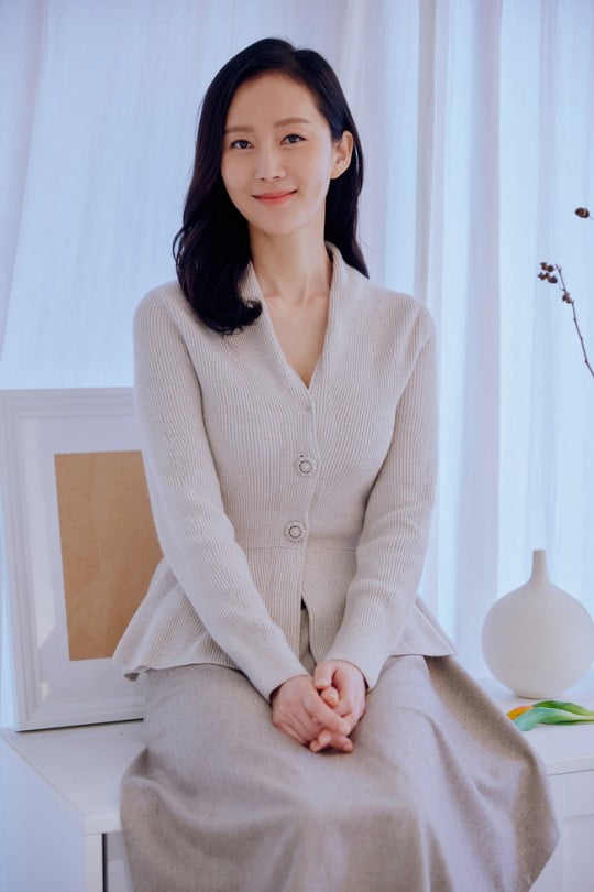 '그냥 아줌마' 염정아 "뻣뻣한 몸으로 1년동안 춤·노래 연습했죠"[TEN인터뷰]