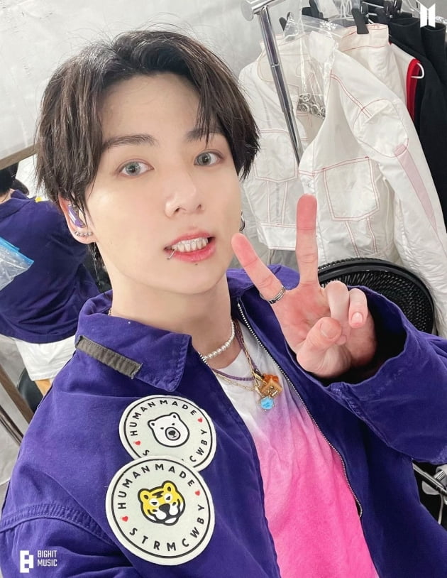 방탄소년단 정국, SNS에 올린 깨알 영상…"갑분 시력 검사"
