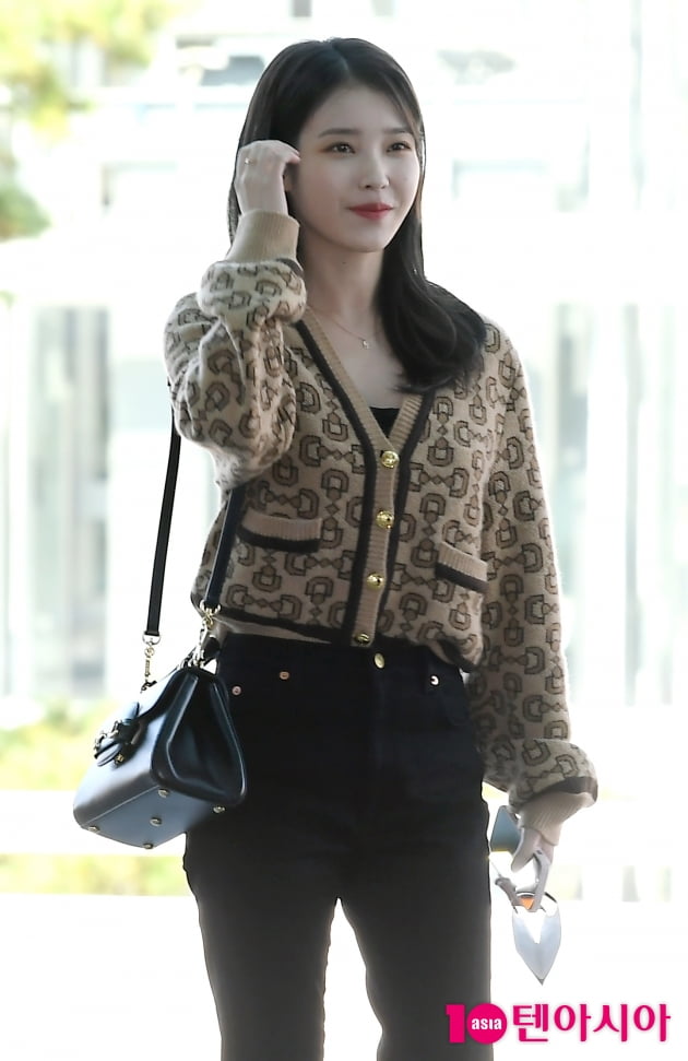 [TEN 포토] 아이유 '공항을 밝히는 미모'