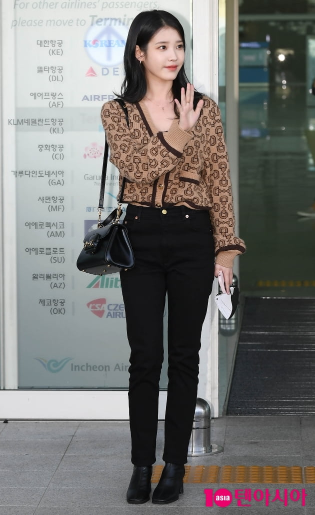 [TEN 포토] 아이유 '인형이라 부를래~'