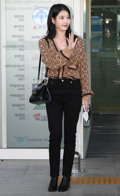 [TEN 포토] 아이유 '인형이라 부를래~'