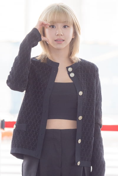 [TEN 포토] 트와이스 채영 '깜짝 놀란 볼하트'