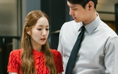 박민영♥고경표, 5년 결혼 끝났는데 싱크대 앞에서 초밀착 스킨십('월수금화목토')