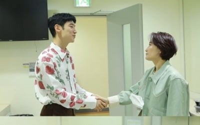 [종합] 박경림·이제훈, 청포도 사탕으로 이어진 인연…"참 세심한 사람"('박경림TV')