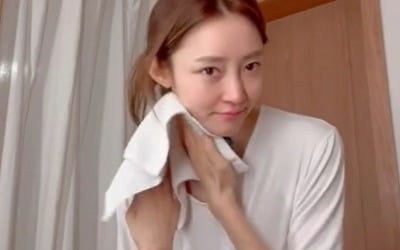 '임창정♥' 서하얀, 과감하게 세안 루틴 공개한 CEO…전후 차이 없는 민낯[TEN★]