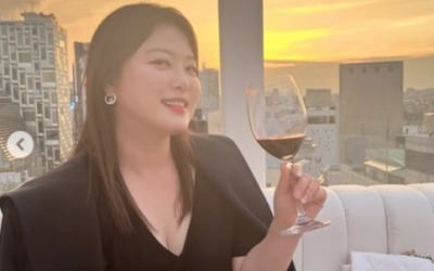 ♥김원효 단속해야겠어…심진화, 가슴골 드러내고 '육덕의 정석'[TEN★]