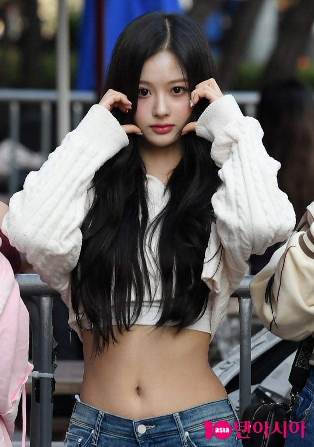 [TEN 포토] 엔믹스 설윤 '인형이랑 붕어빵'