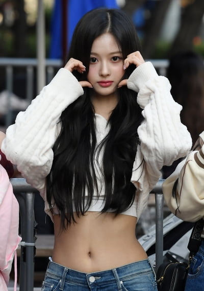 [TEN 포토] 엔믹스 설윤 '인형이랑 붕어빵'