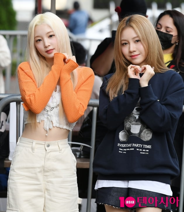 [TEN 포토] 로켓펀치 연희-다현 '하트가 두개'