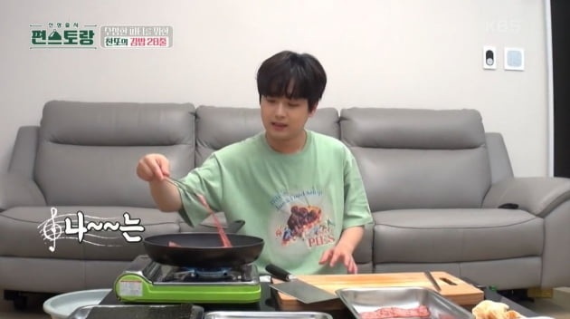[종합] "여자친구 많이 싸줬는데" 이찬원, '입대' 최윤성 위해 김밥 28줄 마는 우정('편스토랑')