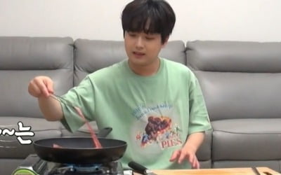 [종합] "여자친구 많이 싸줬는데" 이찬원, '입대' 최윤성 위해 김밥 28줄 마는 우정('편스토랑')