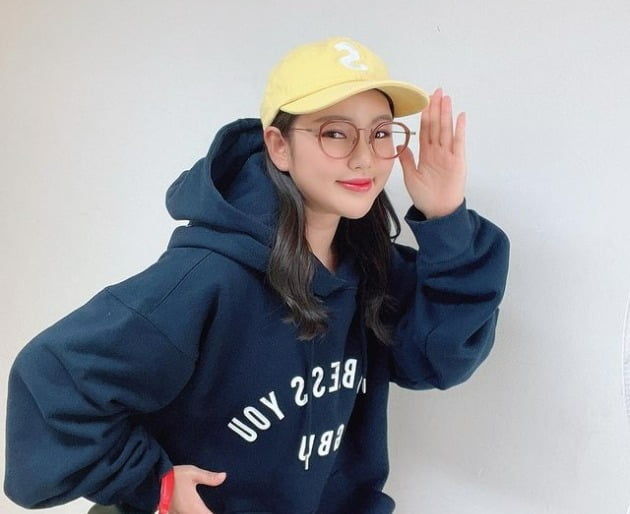 송가인, 44kg 되더니 오버핏 후드가 잡아 먹었네…장꾸美 가득[TEN★]