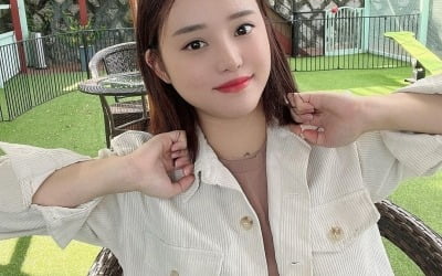 '♥7살 연상과 연애 중' 유소민, 맞은 편에 앉은 사람 미소 절로 나오는 '러블리 매력'[TEN★]