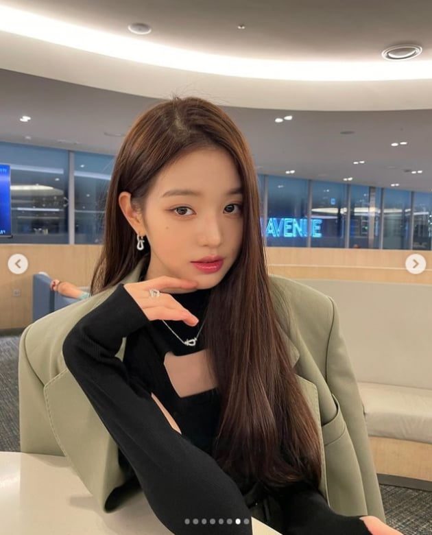 장원영, 파리로 떠나는 여신...인형이랑 붕어빵[TEN★]