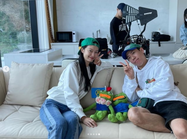 전소민, 양세찬과 럽스타그램?...애 키우는 인형놀이[TEN★]