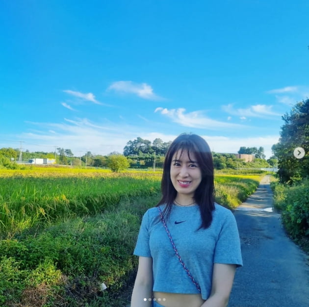 '주진모♥' 민혜연, 나들이에서 크롭티 입고 섹시하게..."사진 찍기 진짜 힘든 옷"[TEN★]