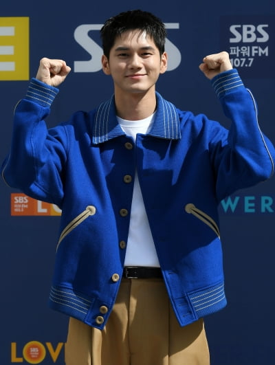 [TEN 포토] 옹성우 '매력적인 파이팅!'