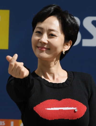 [TEN 포토] 염정아 '자신감 넘치는 하트'