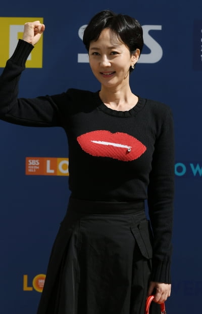 [TEN 포토] 염정아 '우리 영화 대박나자'